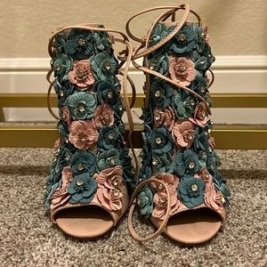 Floral lace up heel with pep toe